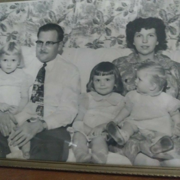 Meet your Posher, Rae - Picture 1 of 1